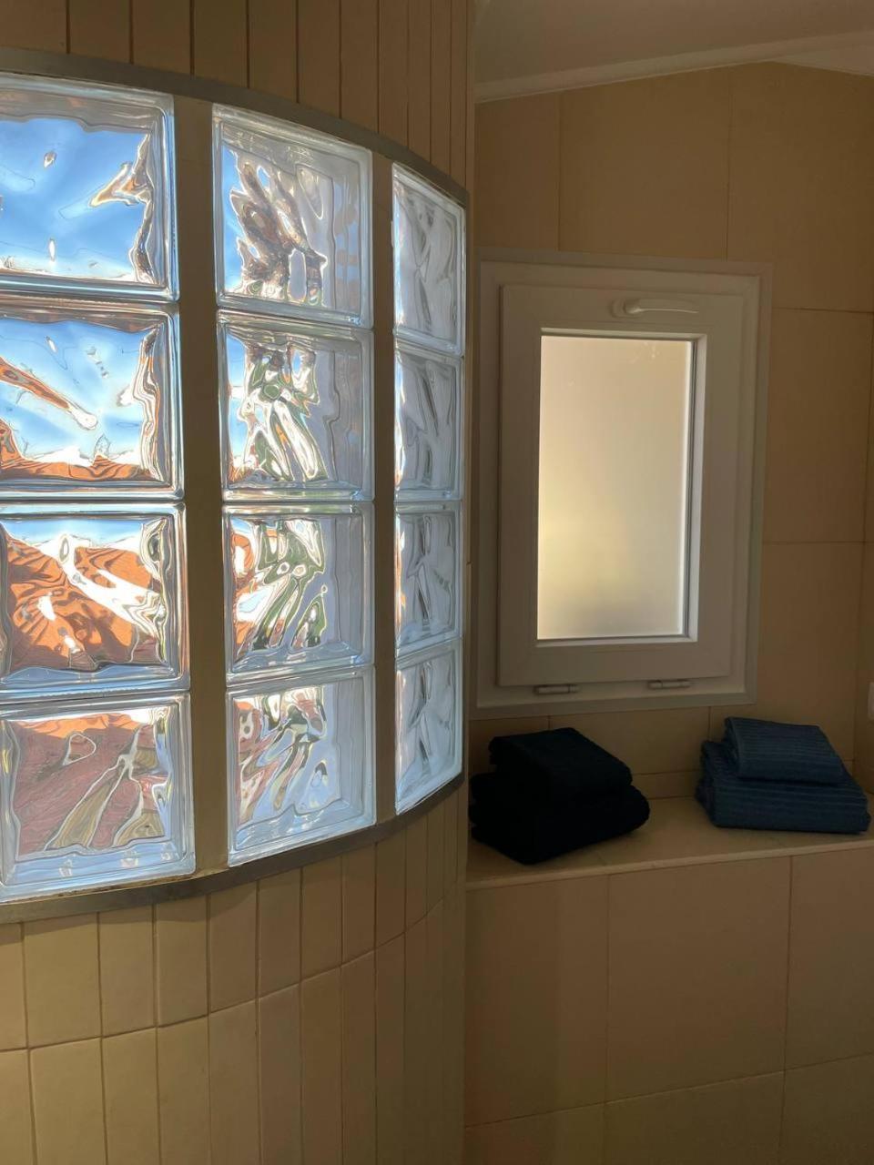 Private Room Trafaria Экстерьер фото